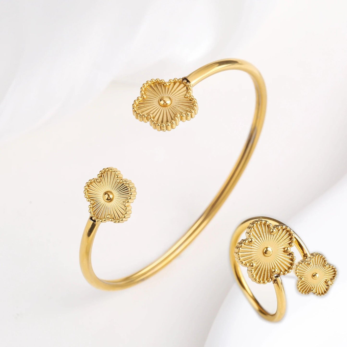 High Quality Luxury Stainless Steel Botanical Five Leaf Flower Bangle Necklace Ring Jewelry Set Classic for Woman Jewelry Clover