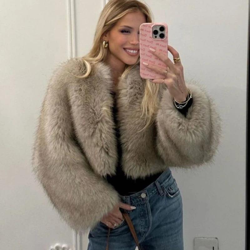 Iconic Street Fashion Week Luxury Brand Gardient Cropped Faux Fur Coat Women Winter 2024 Hot Cool Girls Fluffy Short Fur Jacket