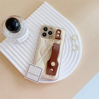 Luxury Brown Wristband Phone Case for Iphone15 12 13 14 Pro Max 14Plus White Soft Leather Minimalist Phone Cover for 14Pro 15Pro