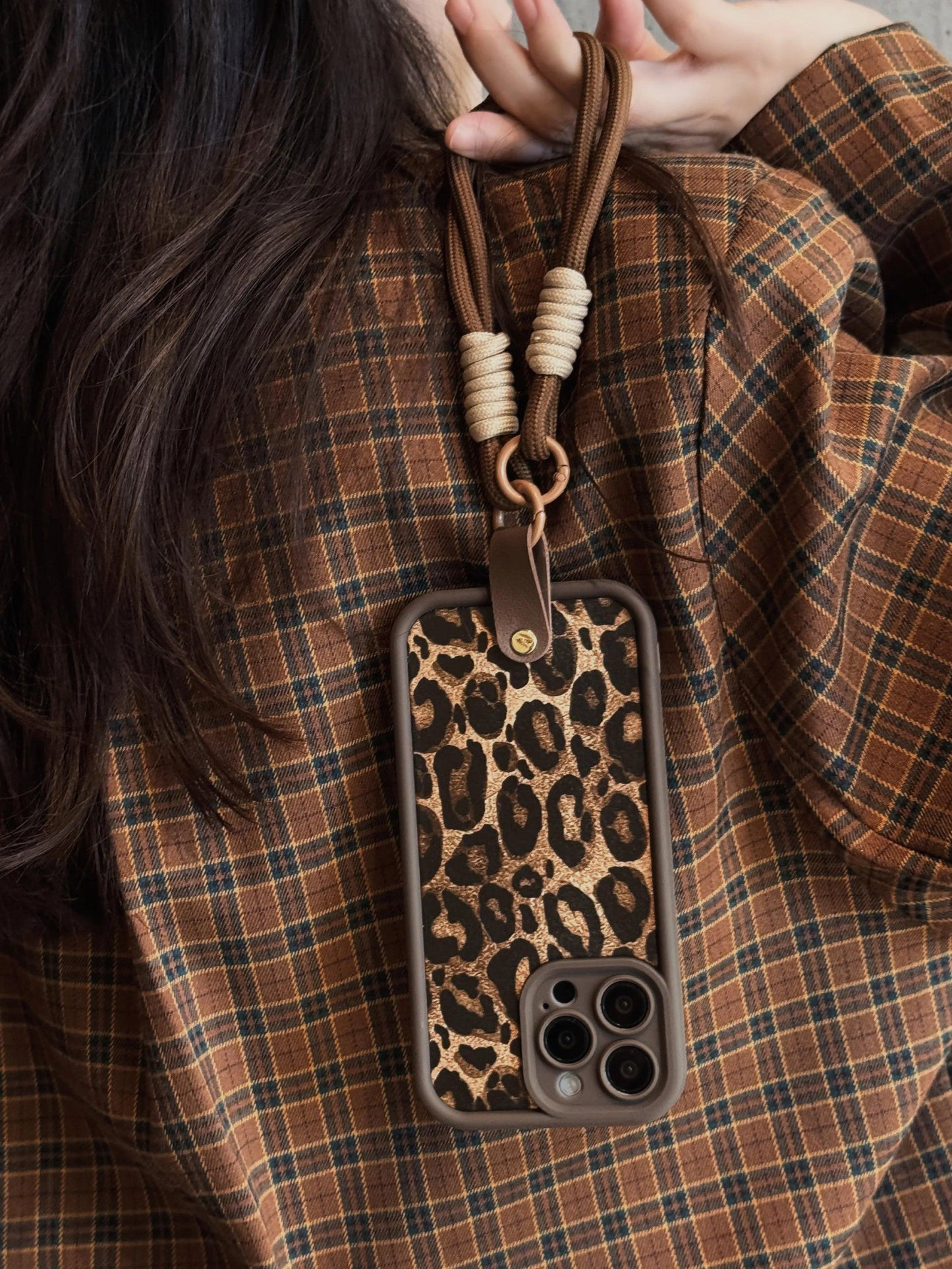 Fashion Brown Leopard Pattern Wrsit Strap Silicone Phone Case For iPhone 11 12 13 14 15 16 Pro Max 15Plus Shockproof Soft Cover