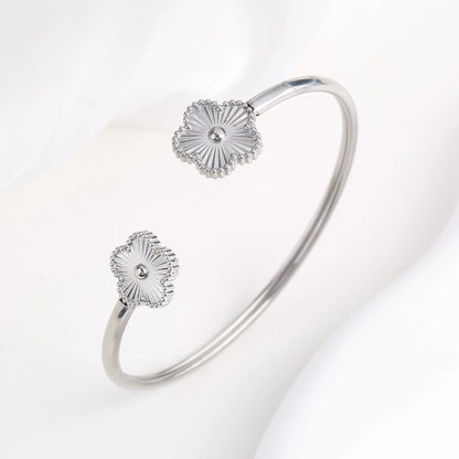 High Quality Luxury Stainless Steel Botanical Five Leaf Flower Bangle Necklace Ring Jewelry Set Classic for Woman Jewelry Clover