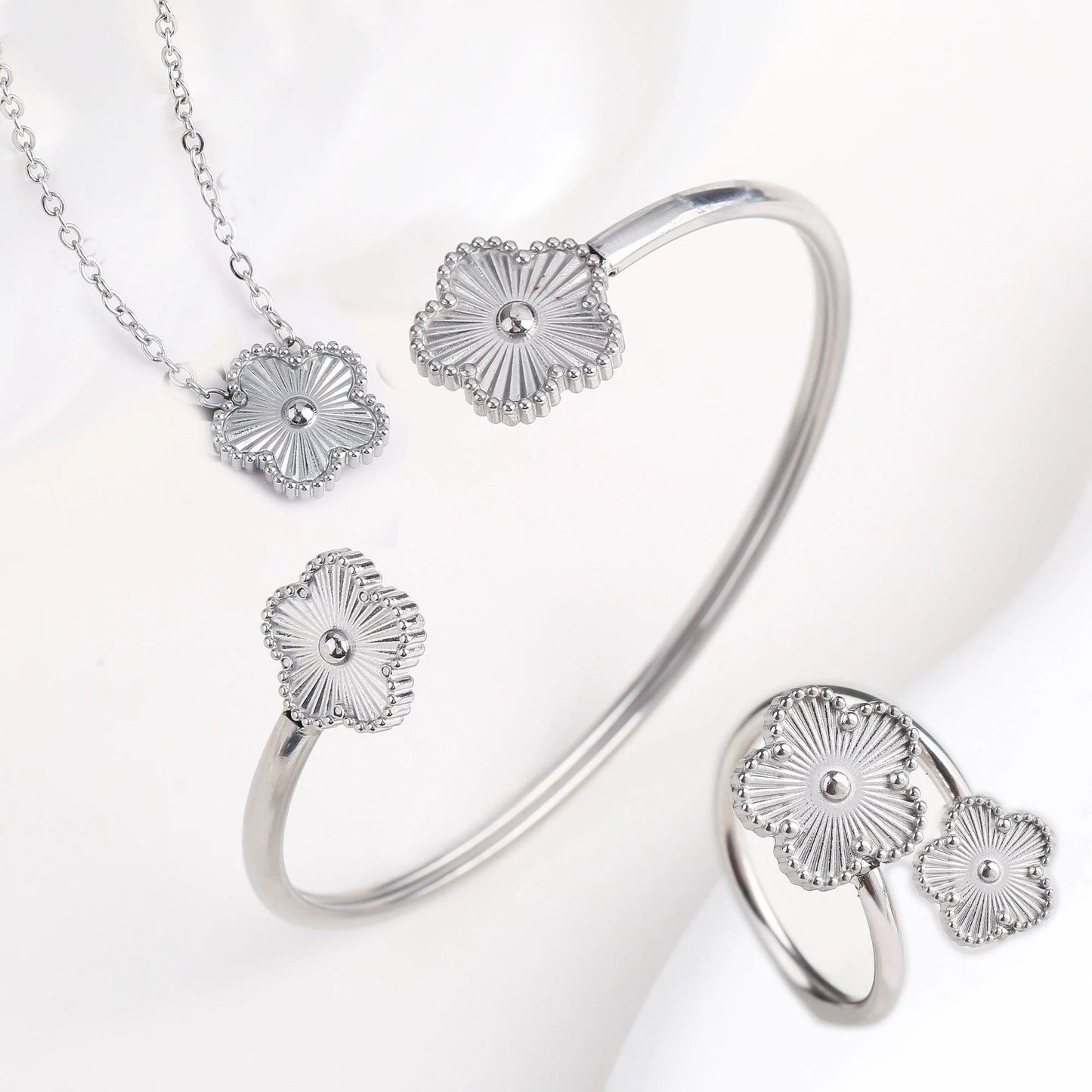 High Quality Luxury Stainless Steel Botanical Five Leaf Flower Bangle Necklace Ring Jewelry Set Classic for Woman Jewelry Clover