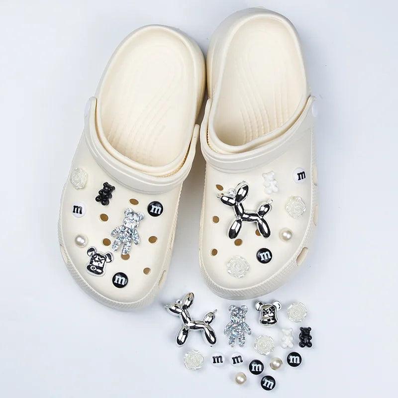 2023 New Cute Croc Charms Brand Designer Shoes Charms JIBZ Bling Croc Accessories Fashion bubble dog Buckle Shoe Decorations