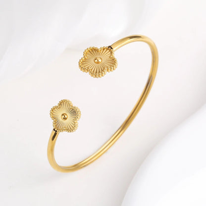 High Quality Luxury Stainless Steel Botanical Five Leaf Flower Bangle Necklace Ring Jewelry Set Classic for Woman Jewelry Clover