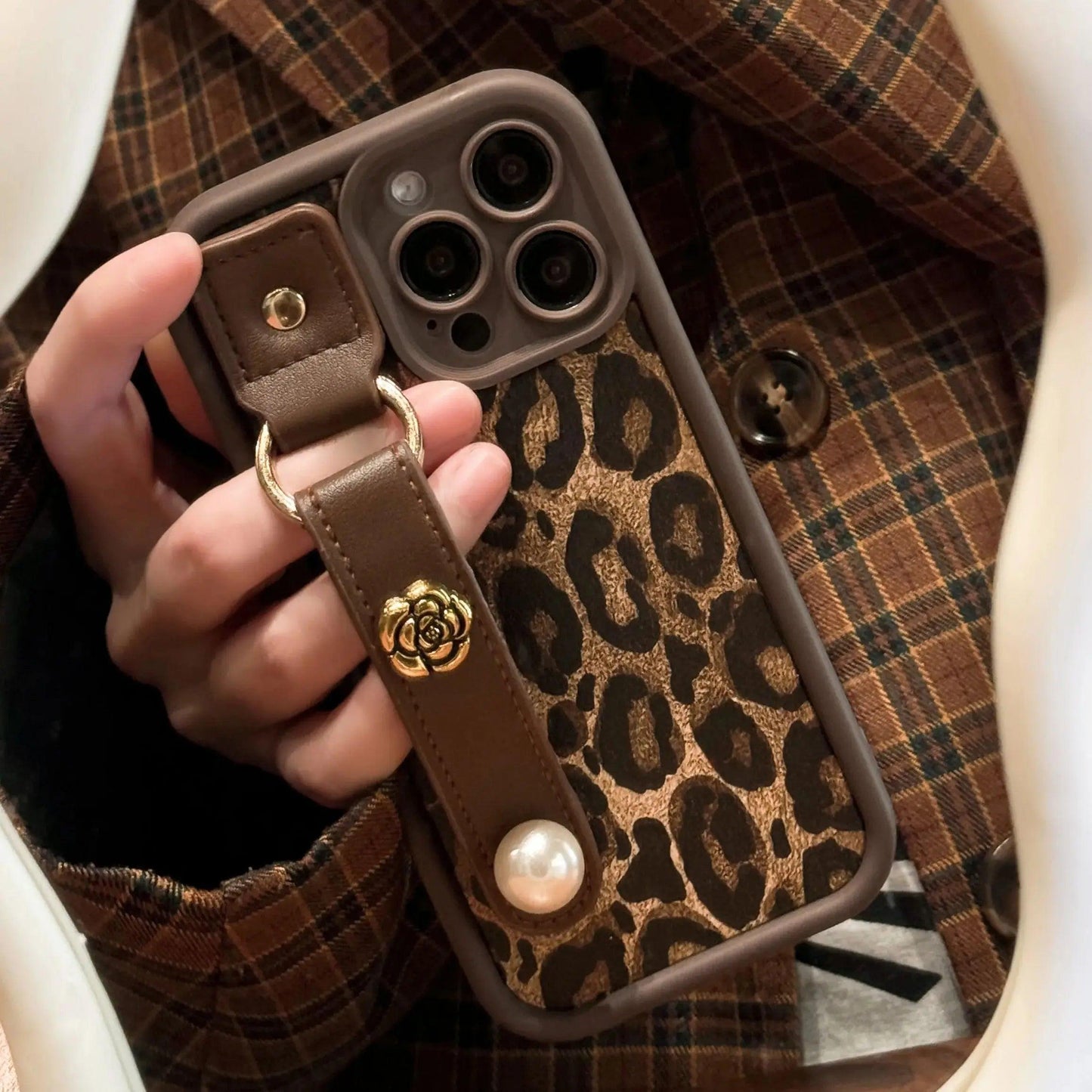 Fashion Brown Leopard Pattern Wrsit Strap Silicone Phone Case For iPhone 11 12 13 14 15 16 Pro Max 15Plus Shockproof Soft Cover