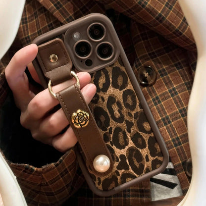 Fashion Brown Leopard Pattern Wrsit Strap Silicone Phone Case For iPhone 11 12 13 14 15 16 Pro Max 15Plus Shockproof Soft Cover